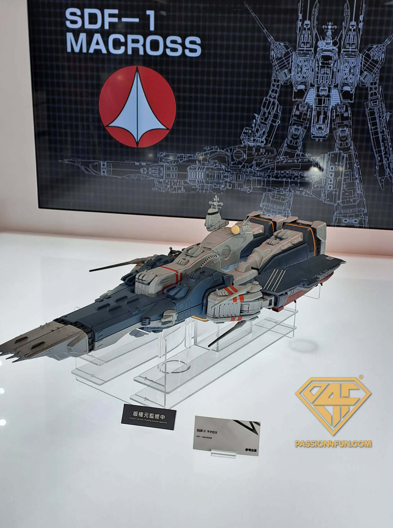 Bandai: Super Dimensional Fortress Macross - SDF-1 Macross - Passion4Fun