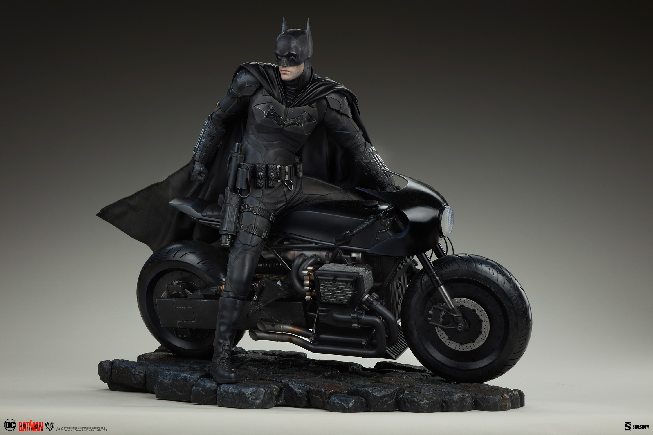 Sideshow Collectibles: Premium Format Figure The Batman - Batman ...